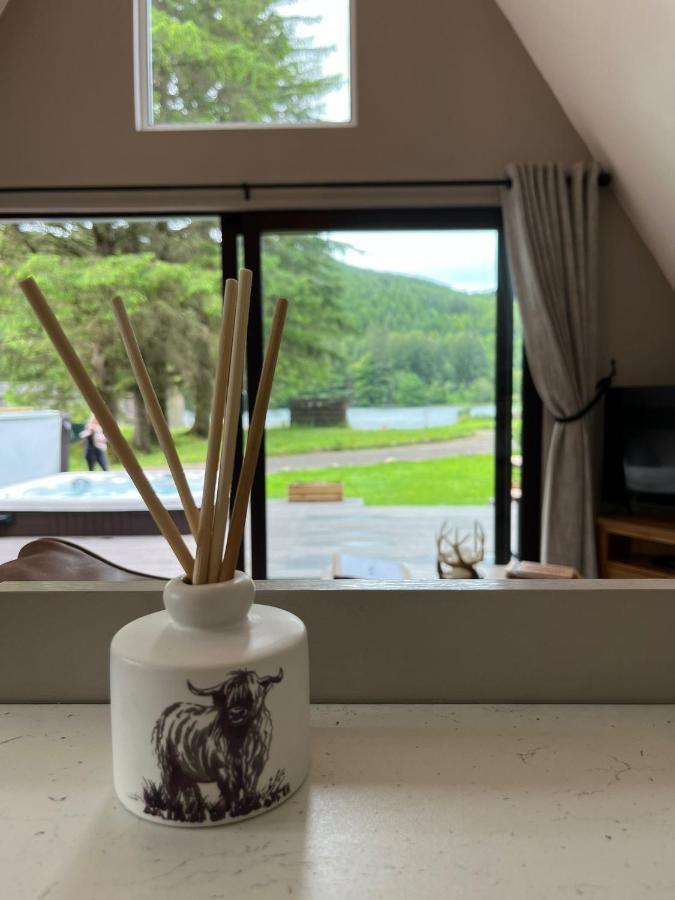 Bonnie Lodge-Lochside Location With Hot Tub Invergarry Esterno foto